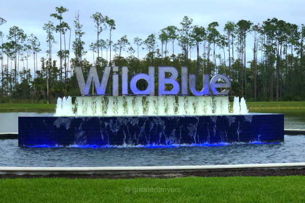 WildBlue community entrance sign with fountains in Fort Myers
